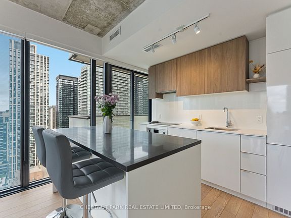 4th image of 161 Roehampton Ave #2303