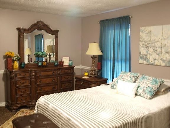 2nd image of 101 Paradise Valley