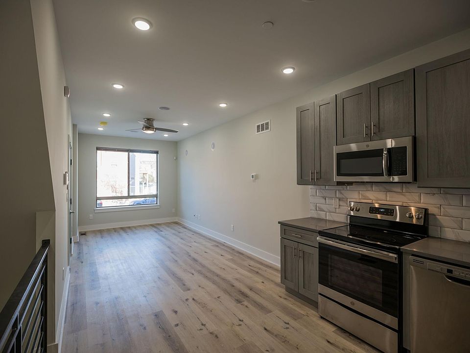 kitchen/living area