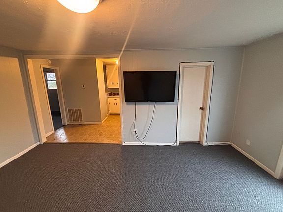 4th image of 124 39th Ave N
