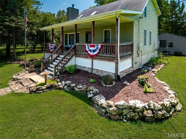 1325 2nd St, Portage Des Sioux, MO 63373