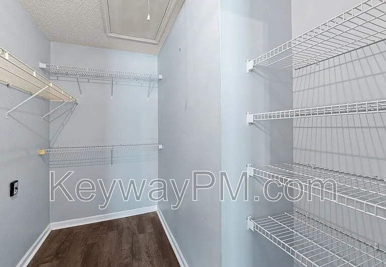 410 Tracewood Pl — Photo 10