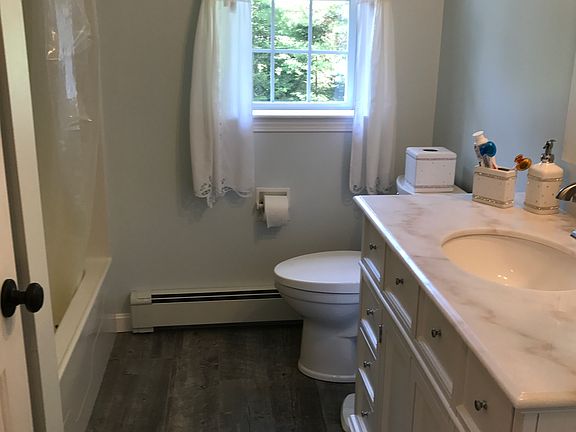 2nd floor full bath