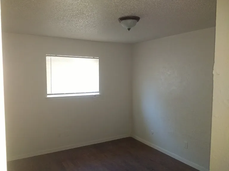 1026 Pleasant Valley Ln — Photo 9