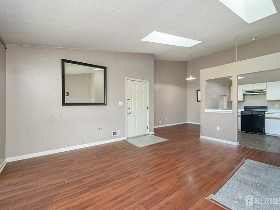 5th image of 56 Amethyst Way