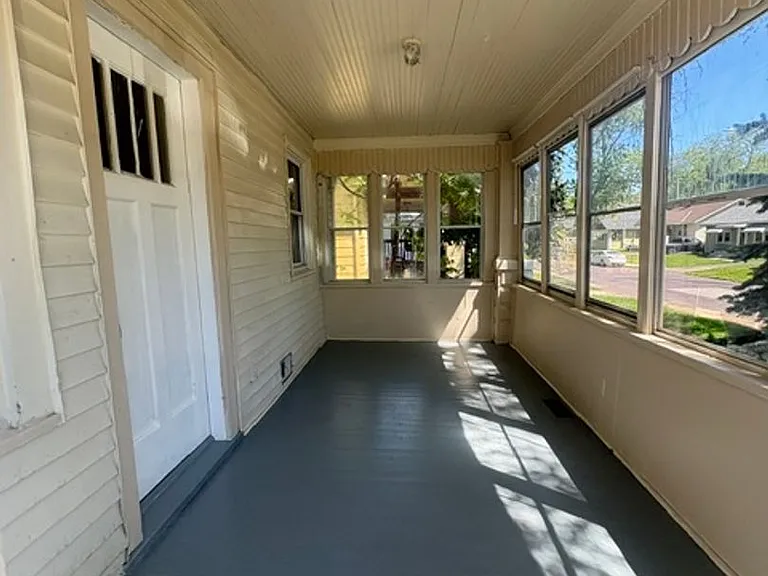 2207 N Ellis St — Photo 2