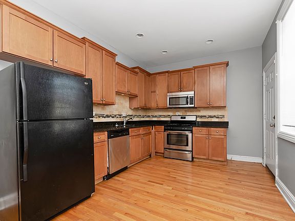 3rd image of 4801 S Calumet Ave #3-B