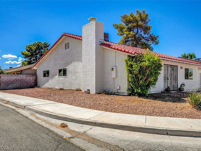 4367 S Mojave Rd — Photo 3