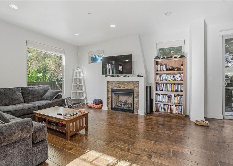 1st image of 879 Islay St