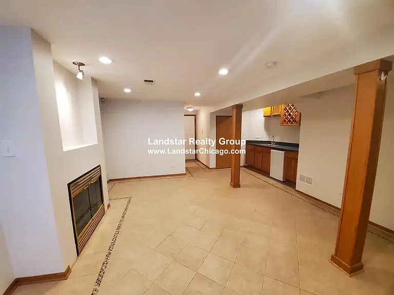 1427 N Wood St #1 — Photo 3