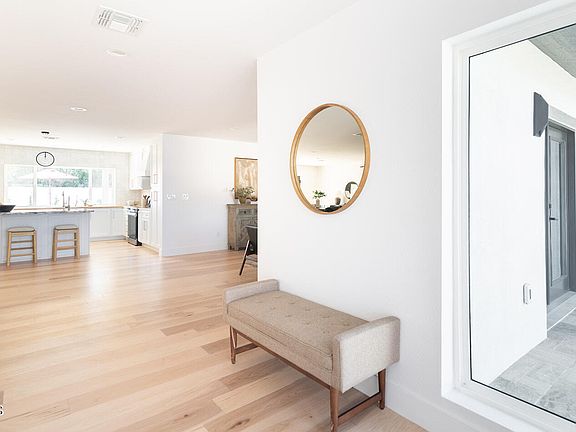 5th image of 6117 E WILSHIRE Drive