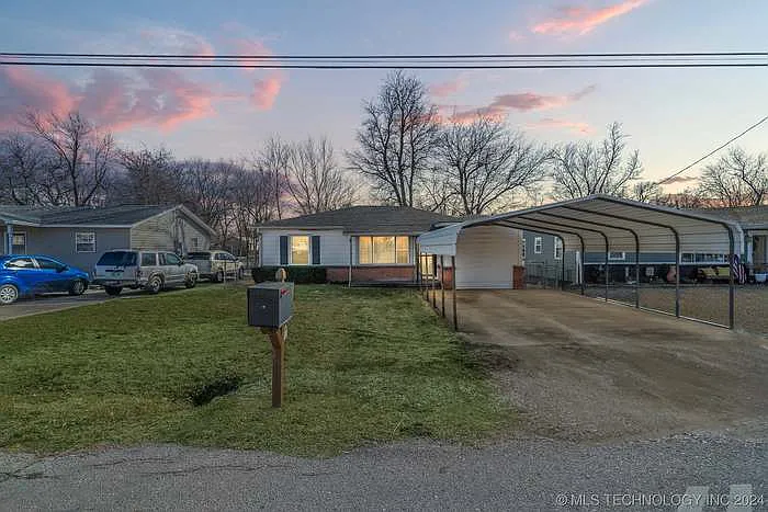 4 bed, 1537 sqft, $2,200 — Photo 2