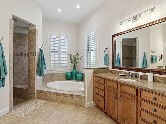 4th image of 1607 Regatta Dr