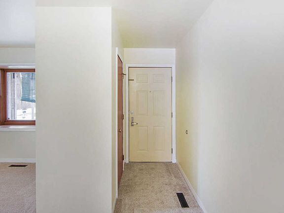 3rd image of 218 Hillsdale St