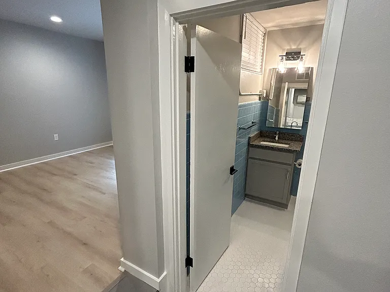 1311 W 2nd St #C — Photo 11