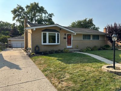 14749 Country Club Dr, Livonia, MI, 48154