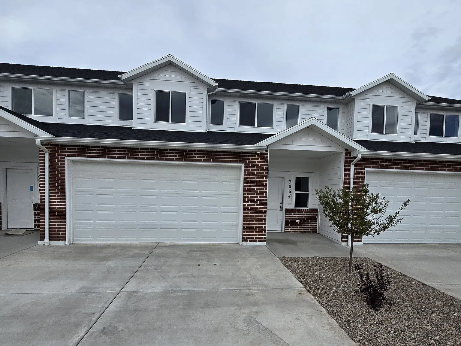 Newer West Haven Townhouse! — Photo 1