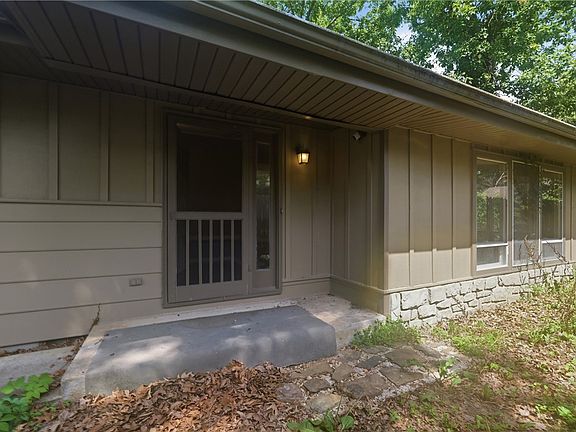 5th image of 12 Harlow Dr