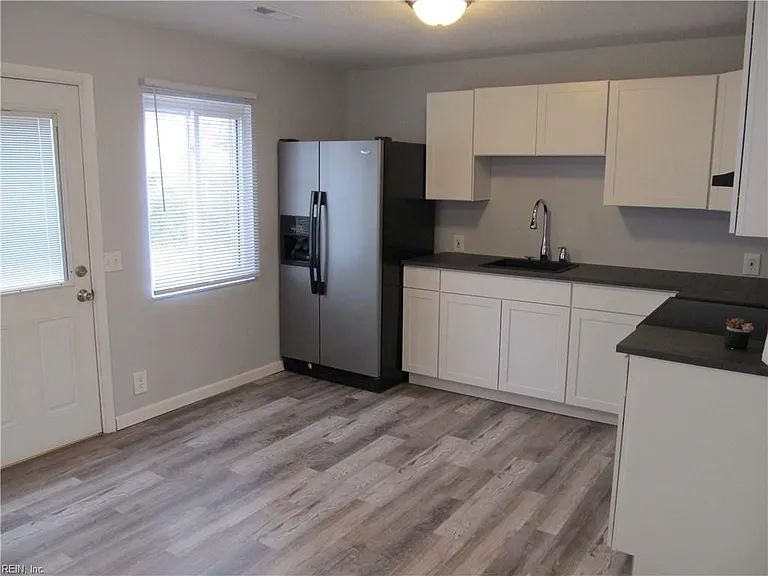 954 Dovercourt Rd — Photo 10