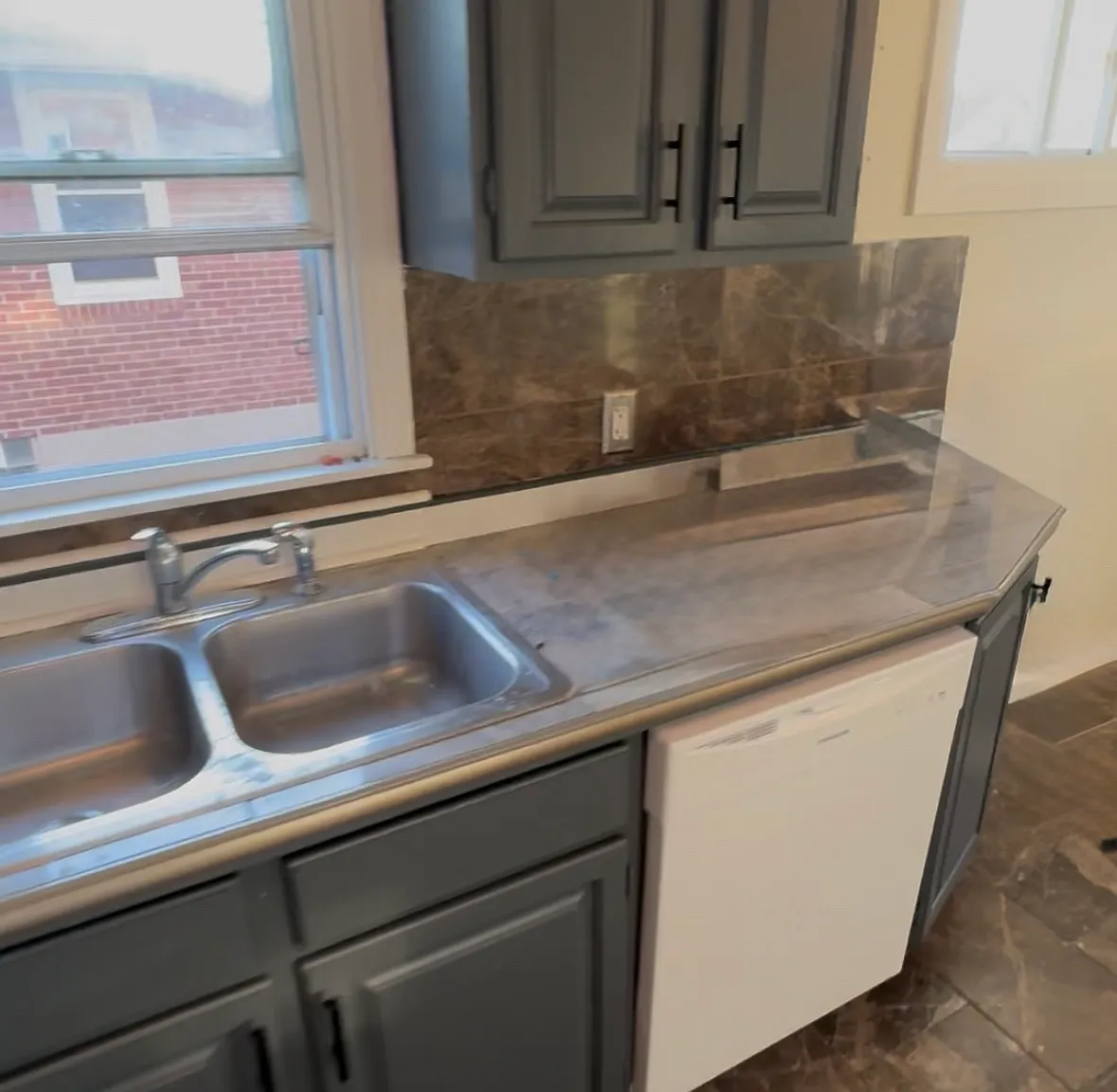 31 Addison Ave — Photo 3