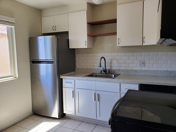 5th image of 687 Grand Coulee Ave APT 1