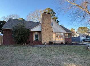 205 E McGinnis Cir, Norfolk, VA 23502