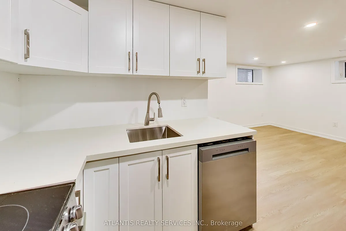 Building Photo - 681 Dovercourt Rd #5