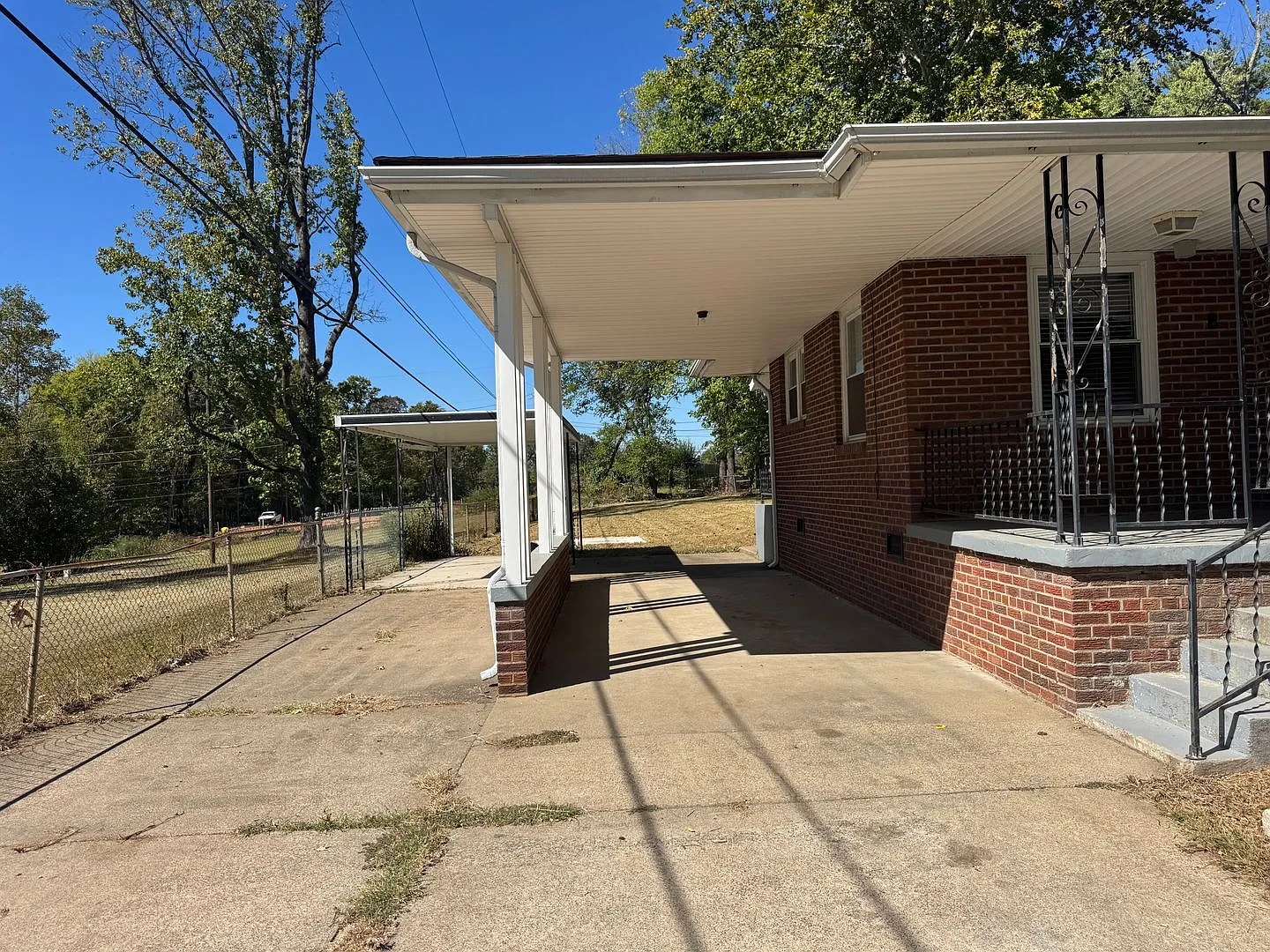 Single Family Home in Clarksville — Photo 3