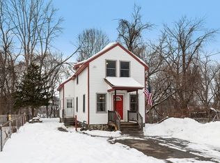 32 Ashland St, North Andover, MA 01845