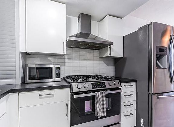 5th image of 2300 Hancock Dr #10