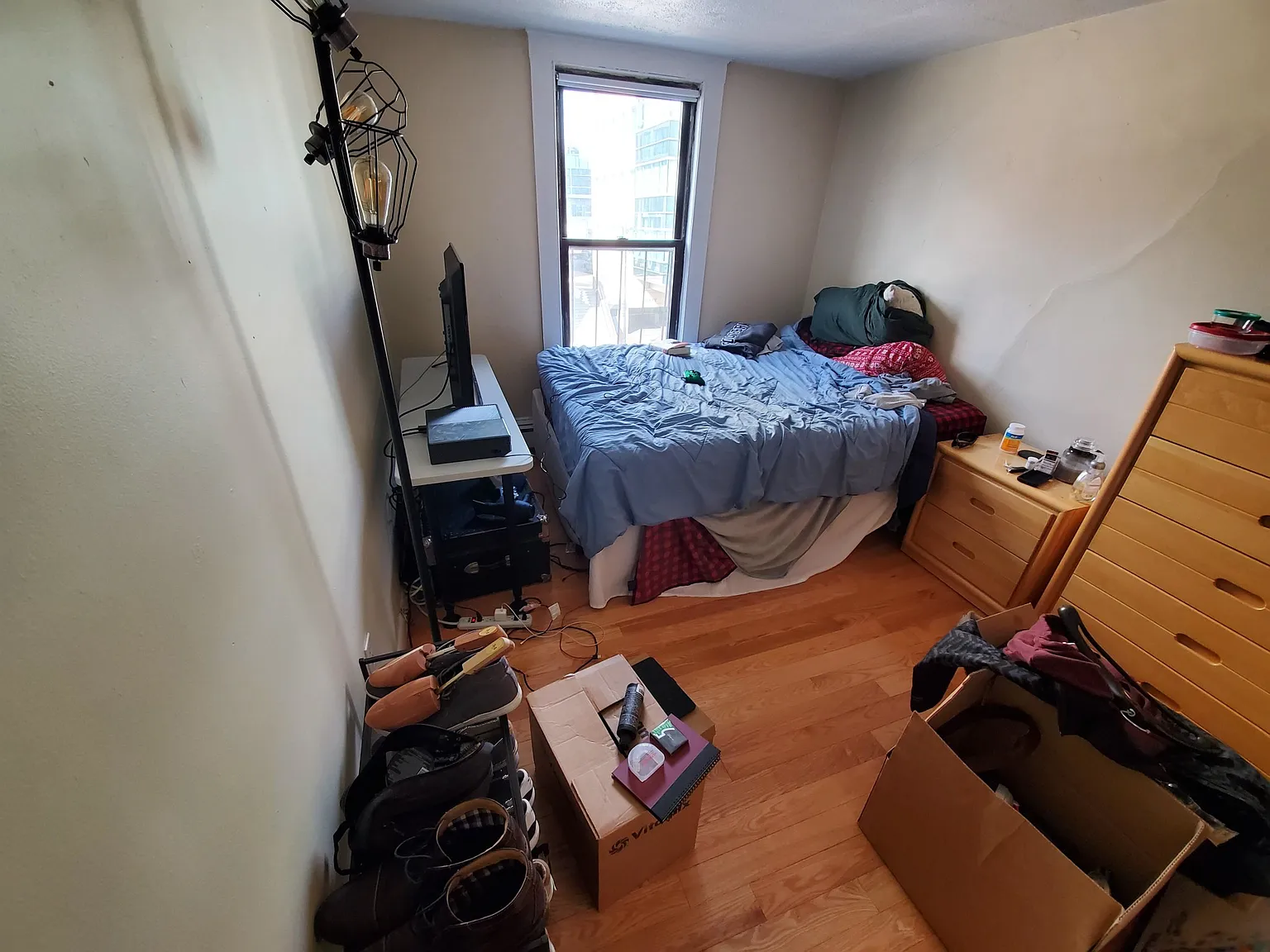 3 bed, 1000 sqft, $5,300 — Photo 2