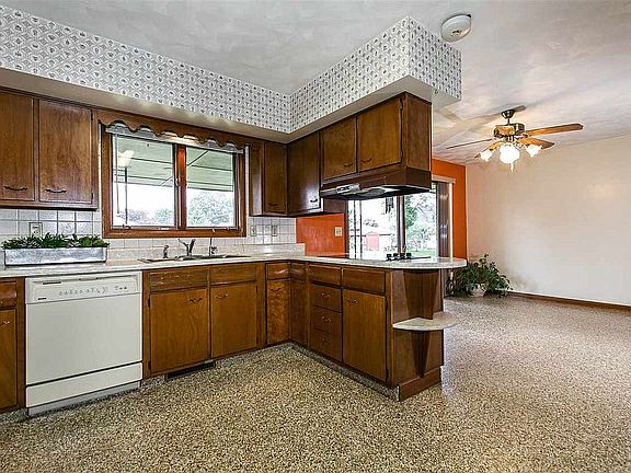 Kitchen & dining