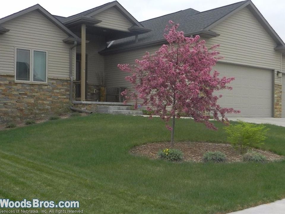1st image of 1401 N 95th St