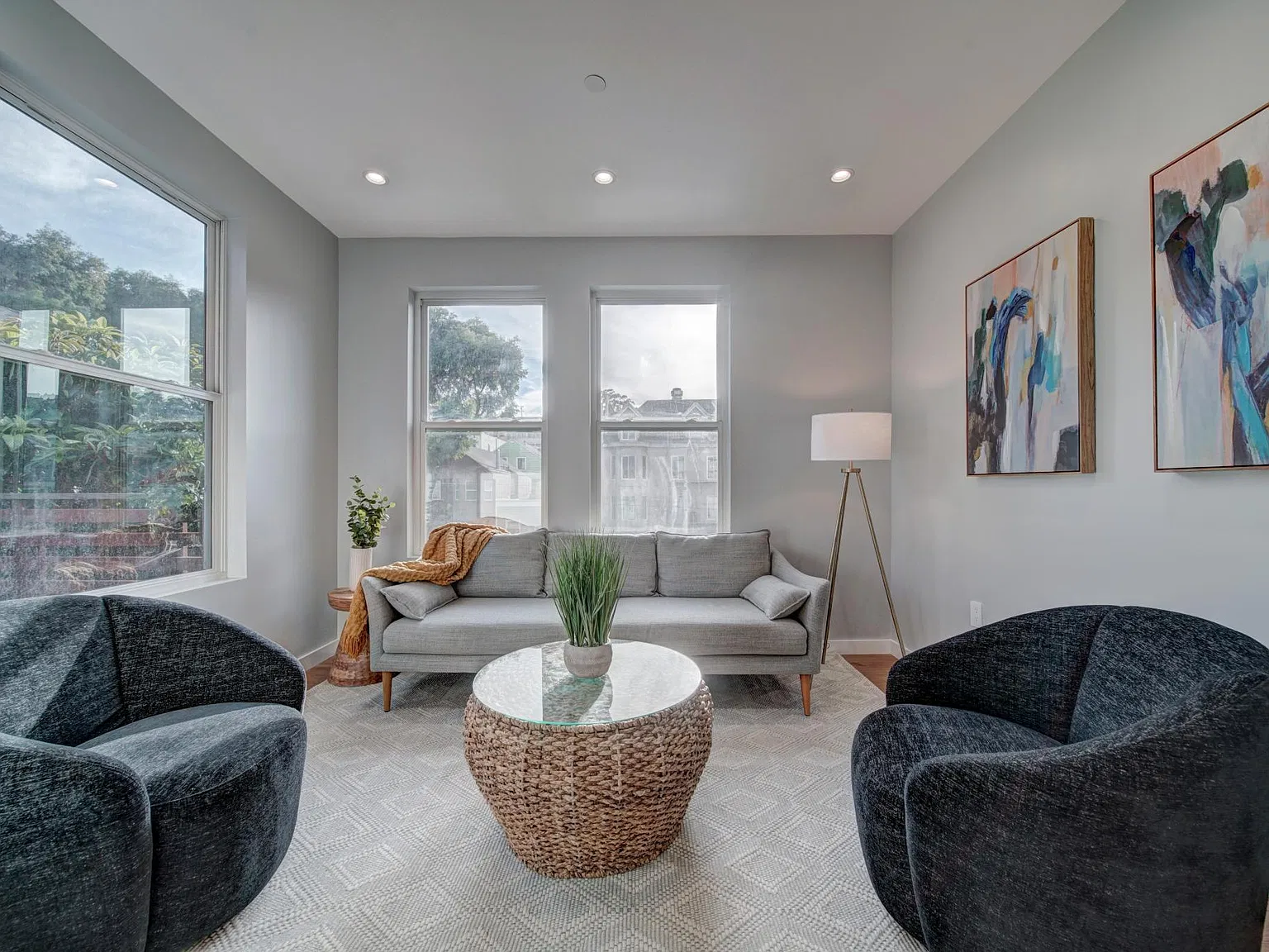 2 bed, 800 sqft, $5,790 — Photo 1