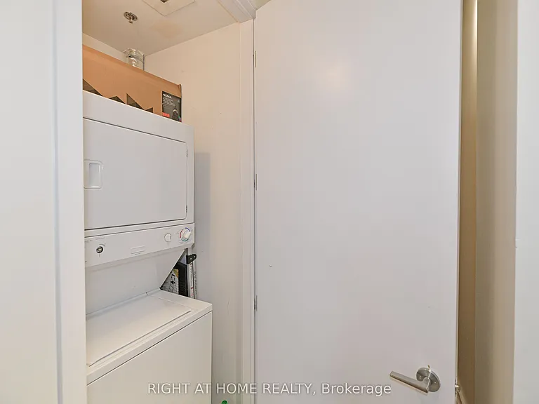 43 Hanna Ave #708 — Photo 21