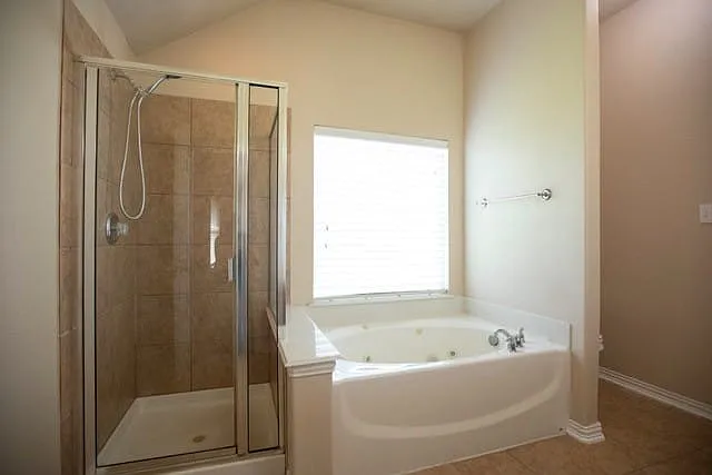 8000 Raintree Dr — Photo 13