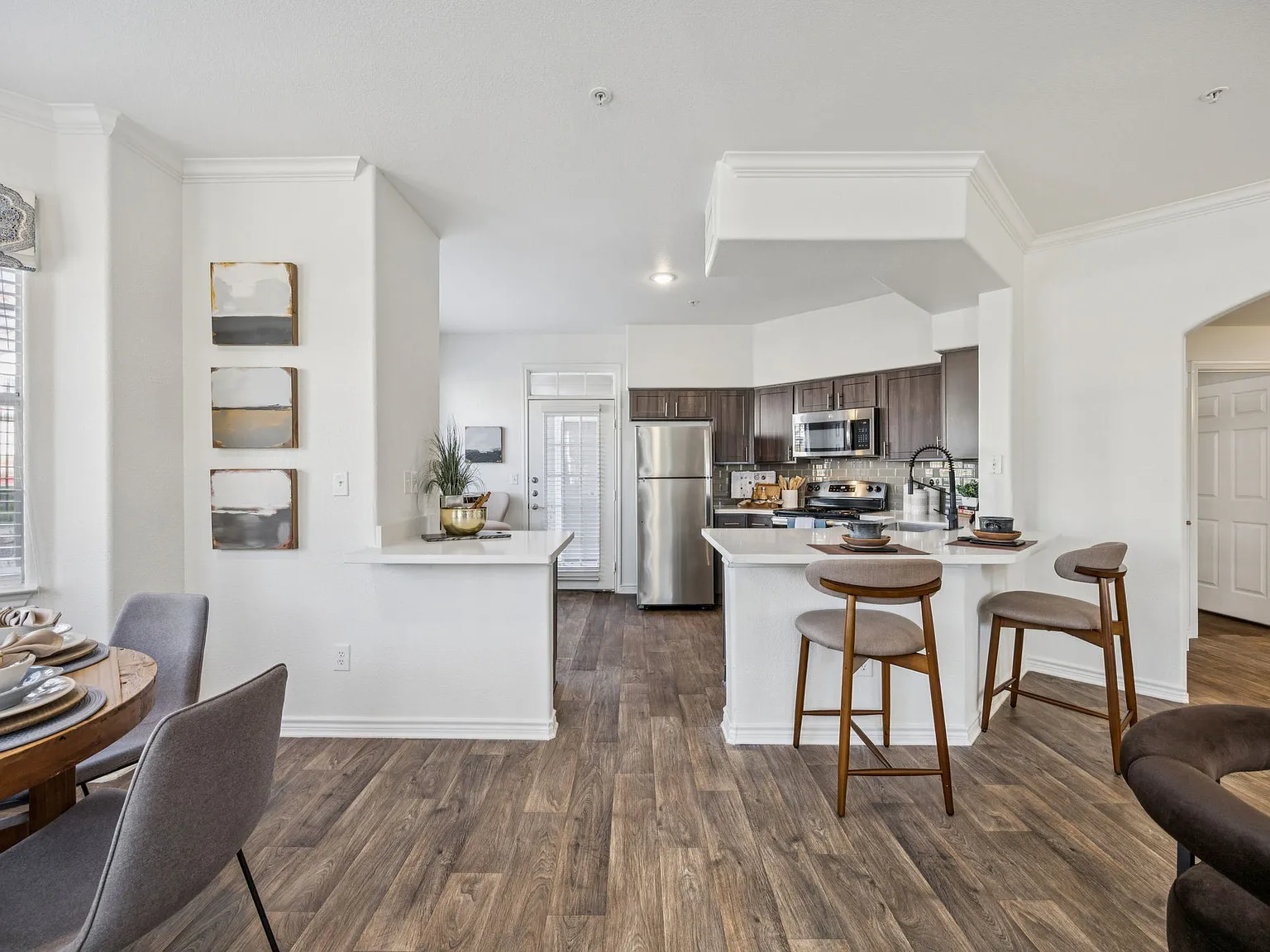 McDermott Place — Photo 3
