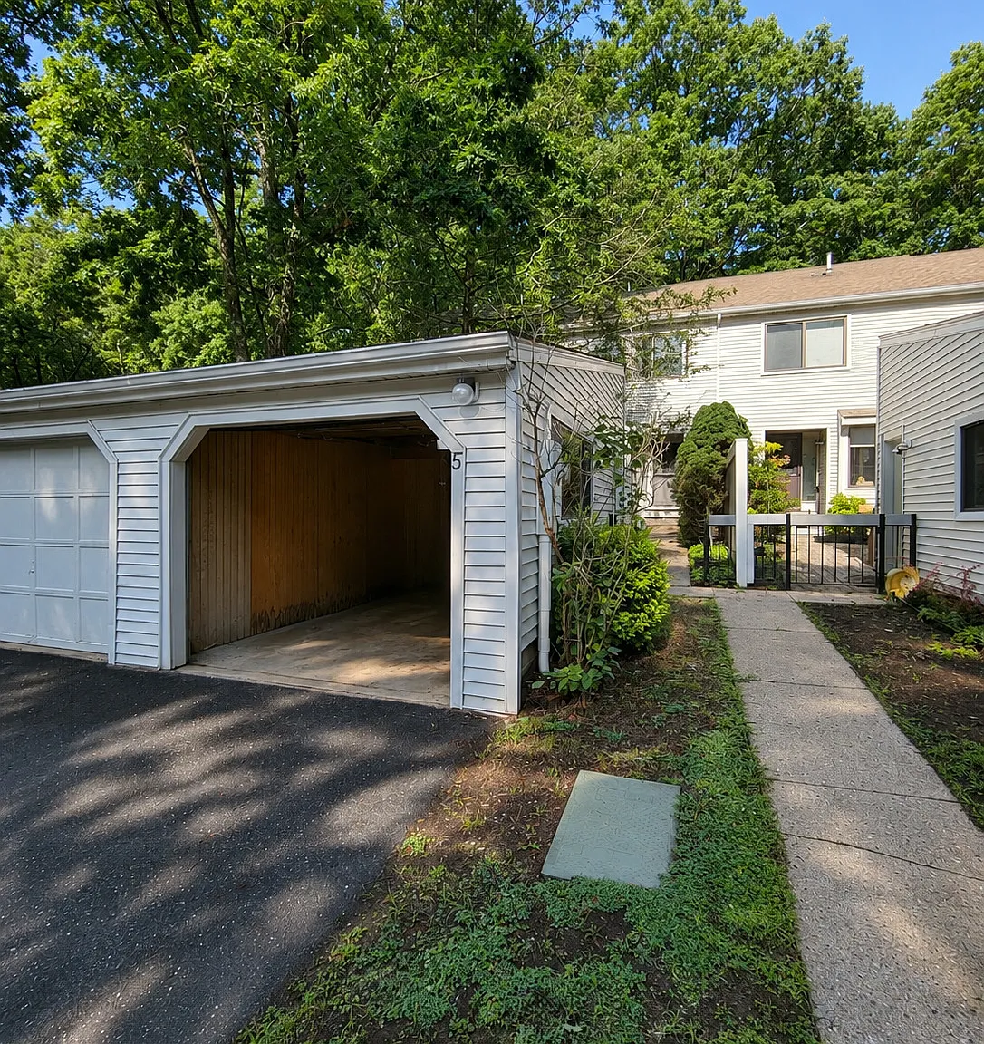 Farm Chase Crescent — Photo 4