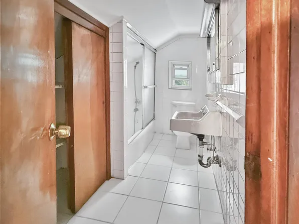 134 Boyd Avenue image 7 of 25