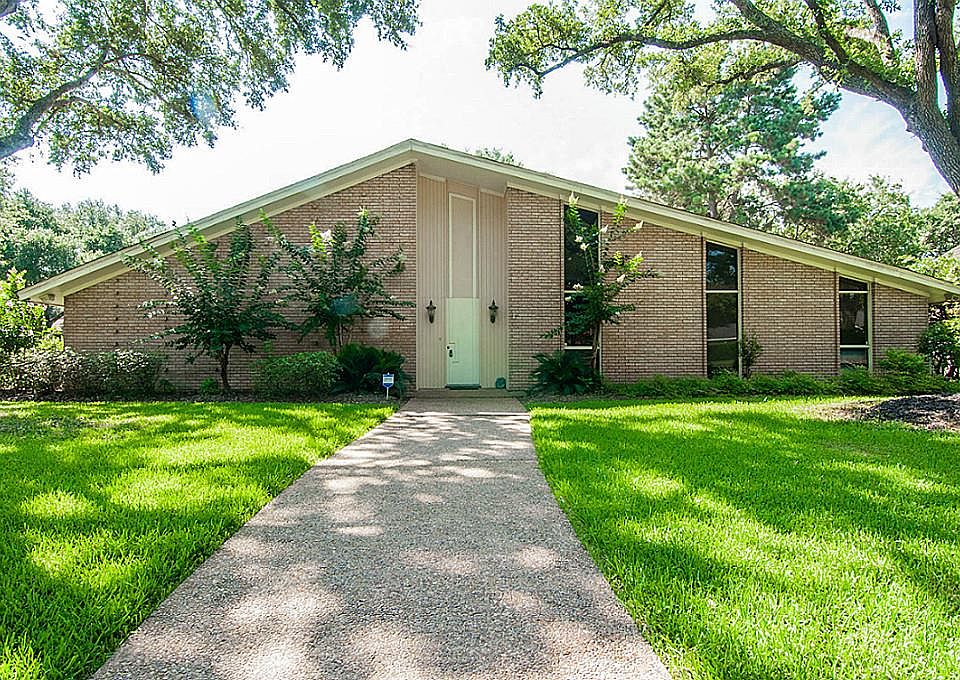 1st image of 102 Briar Cir