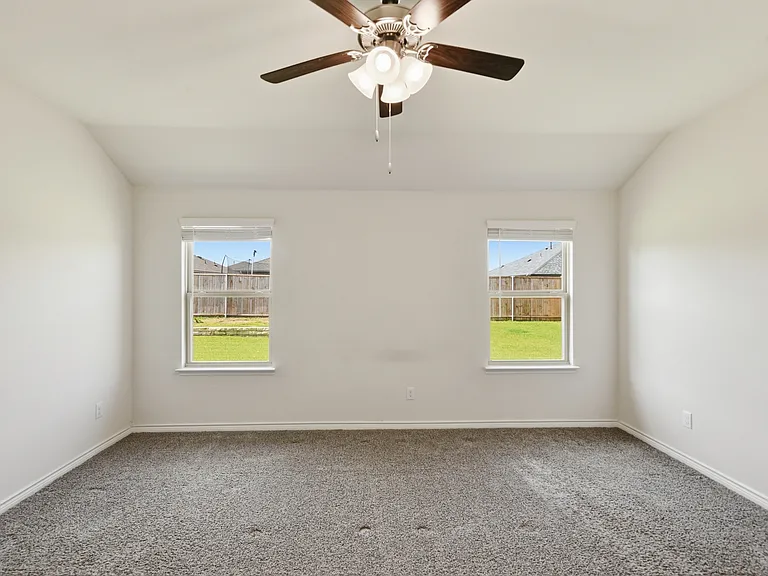 415 Boston Rd — Photo 12