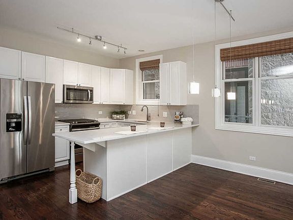 5th image of 860 W Buckingham Pl APT 1E