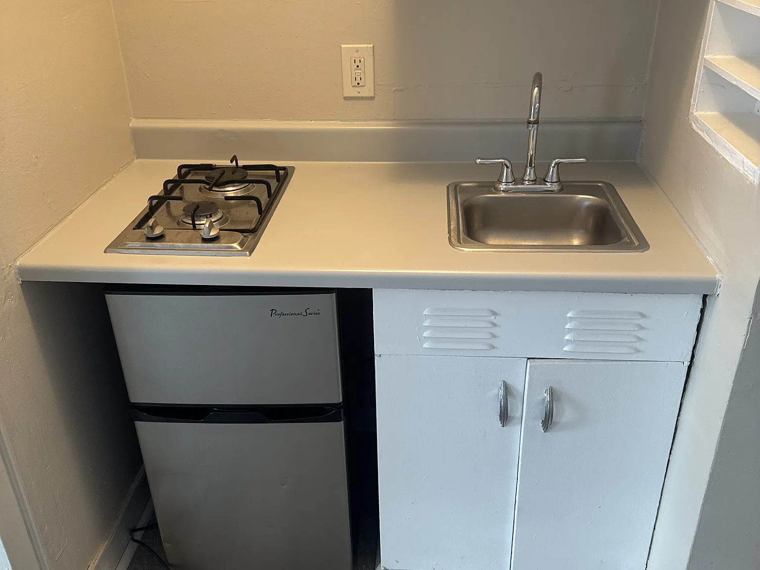 Studio, 250 sqft, $775 — Photo 3