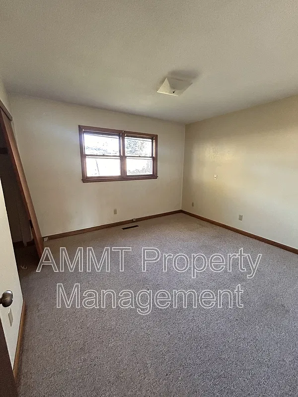 2 bed, 1.0 bath, 878 sqft, $890 — Photo 3