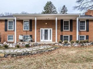 9225 Thendara Blvd, Clarkston, MI 48348