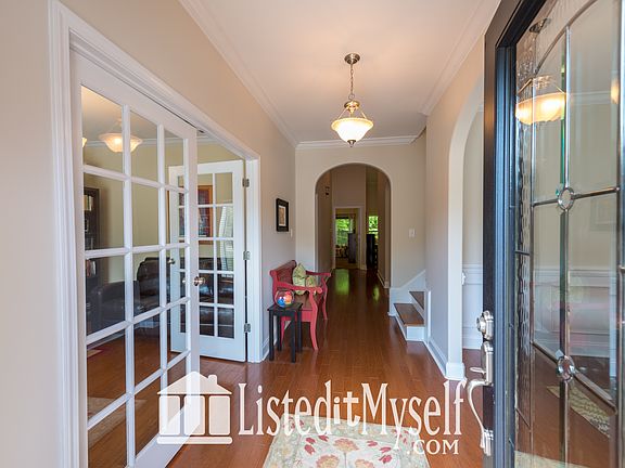3rd image of 124 Thornberry Ln