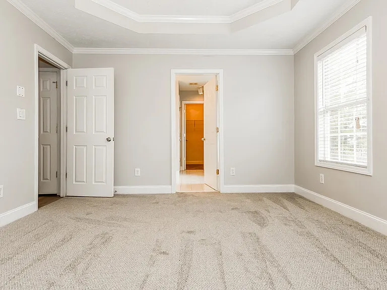 1598 Queen Elizabeth Dr — Photo 8
