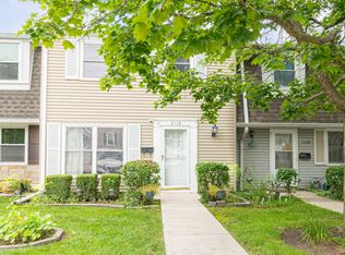 2110 Stanley Ct, Schaumburg, IL 60194