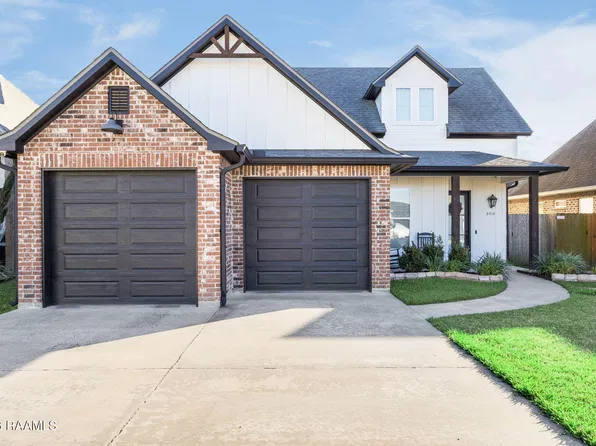 300 Whispering Meadows Rd, Broussard, LA 70518