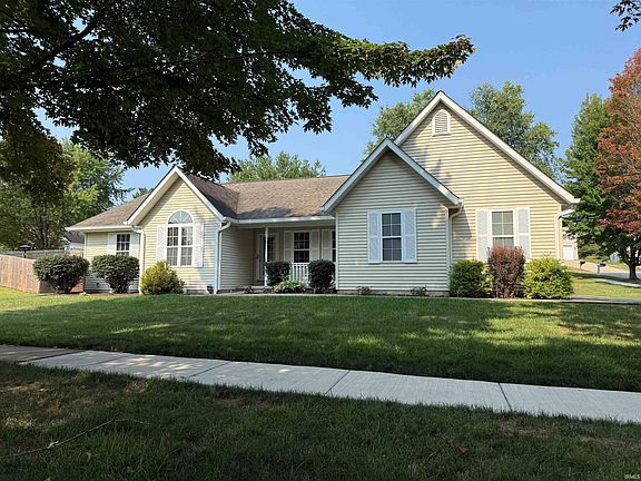 2nd image of 1201 W Aspen Ct